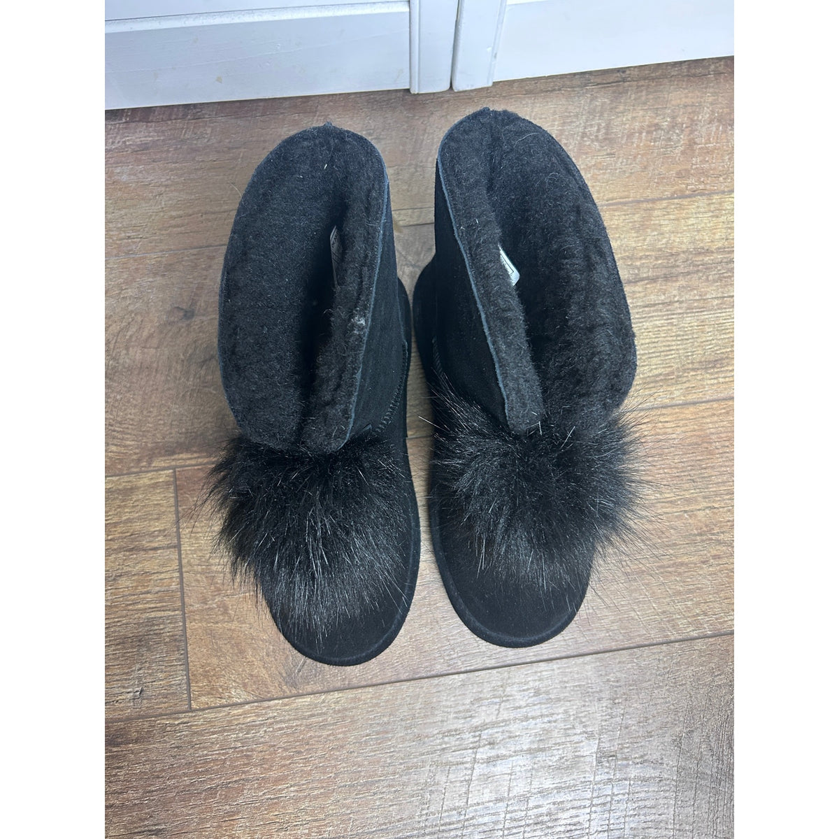 BEARPAW Libby 2283W Fuzzy Suede Pom Pom Boots NWT Women's 8 / UK 6