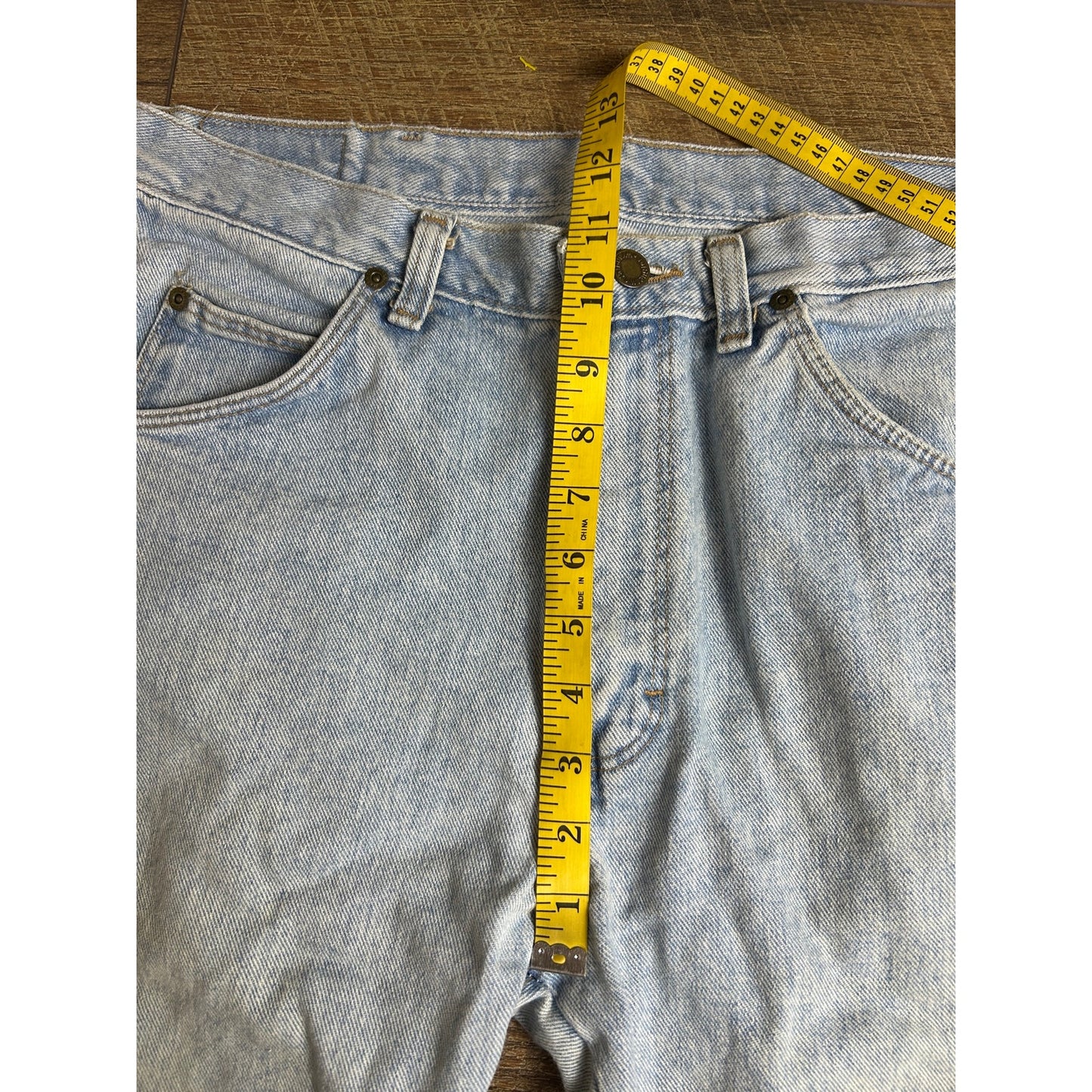 Vintage Wrangler Light Wash Straight Leg Jeans | Classic Western Denim 32x29