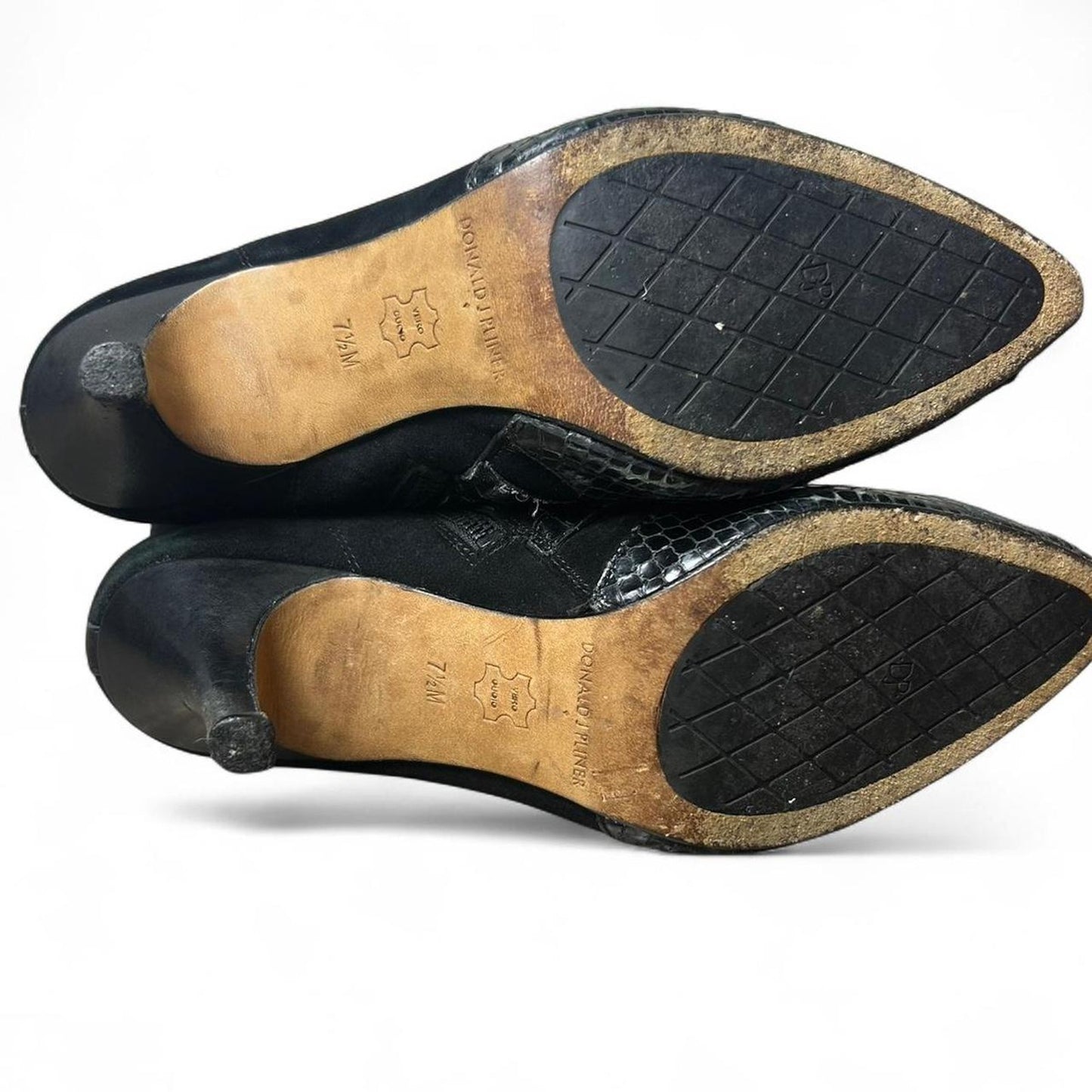 Donald pliner tinsley black suede kitten heel boot