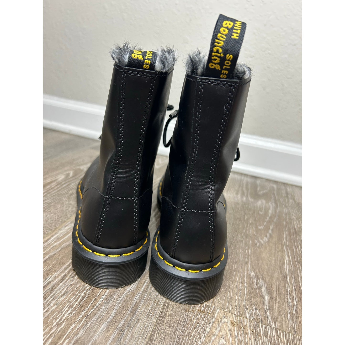 Bottes de combat Dr Martens 1460 Serena doublées de fausse fourrure à imprimé animal