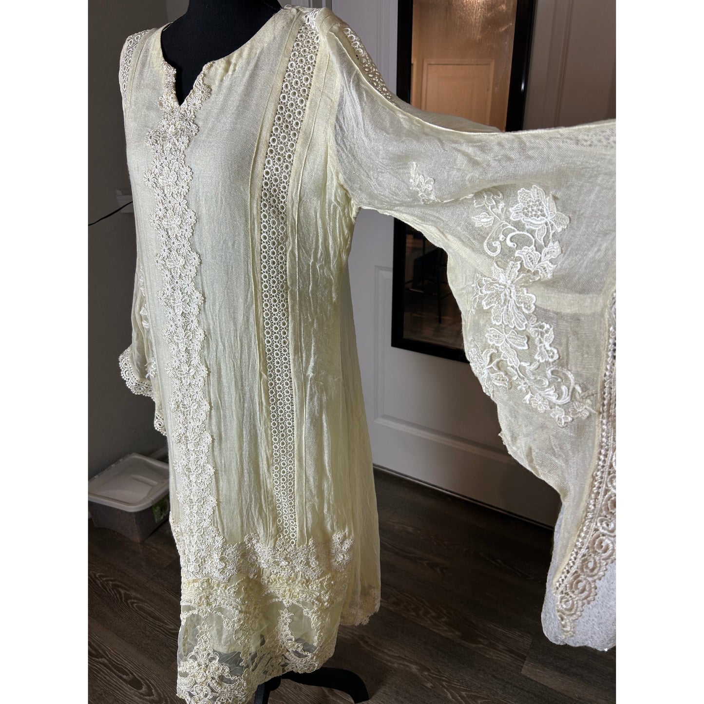 ✨ 1970s Angel Sleeve Boho Goddess Wedding Dress — Beading & Daisy Details