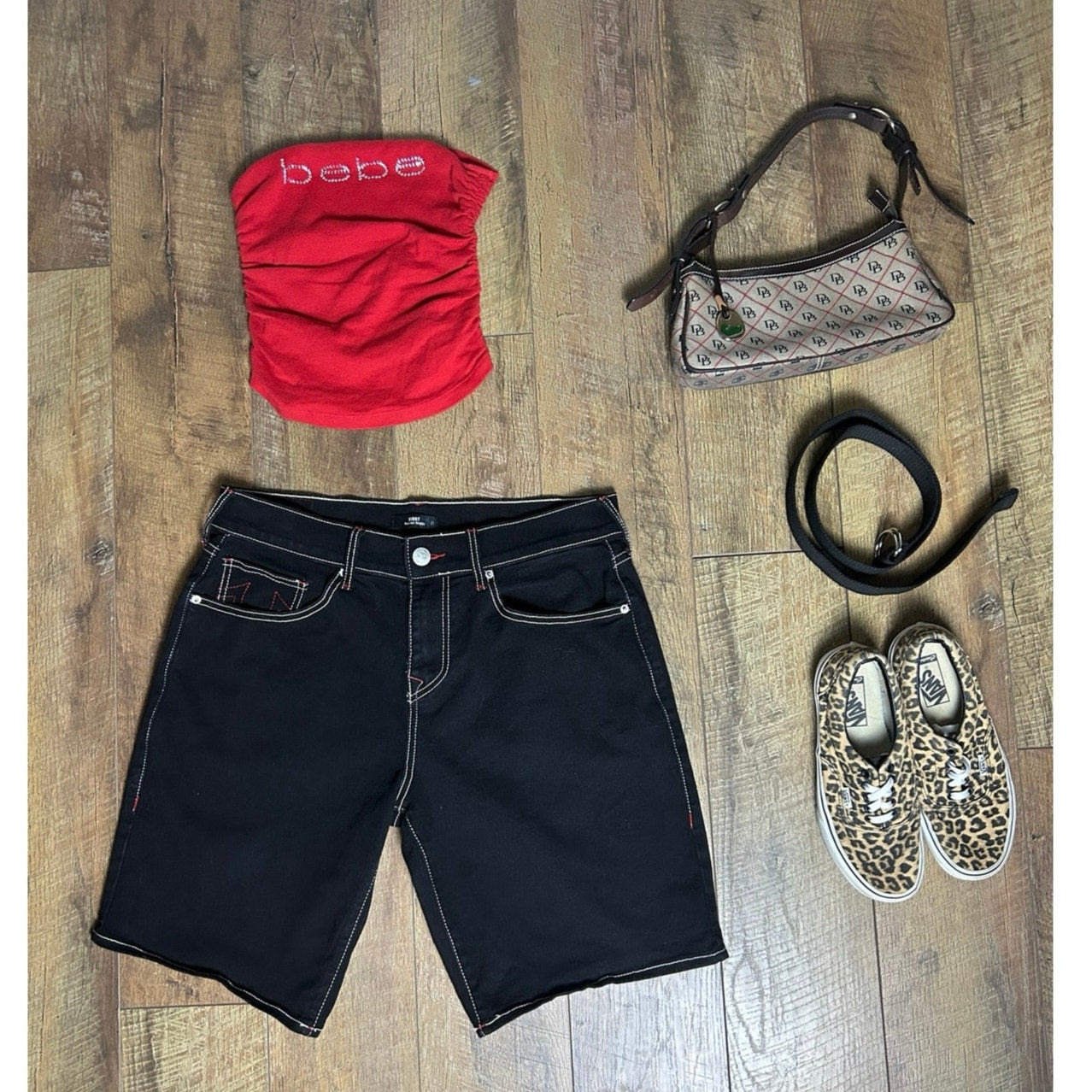 True religion jorts black and red size 34x10