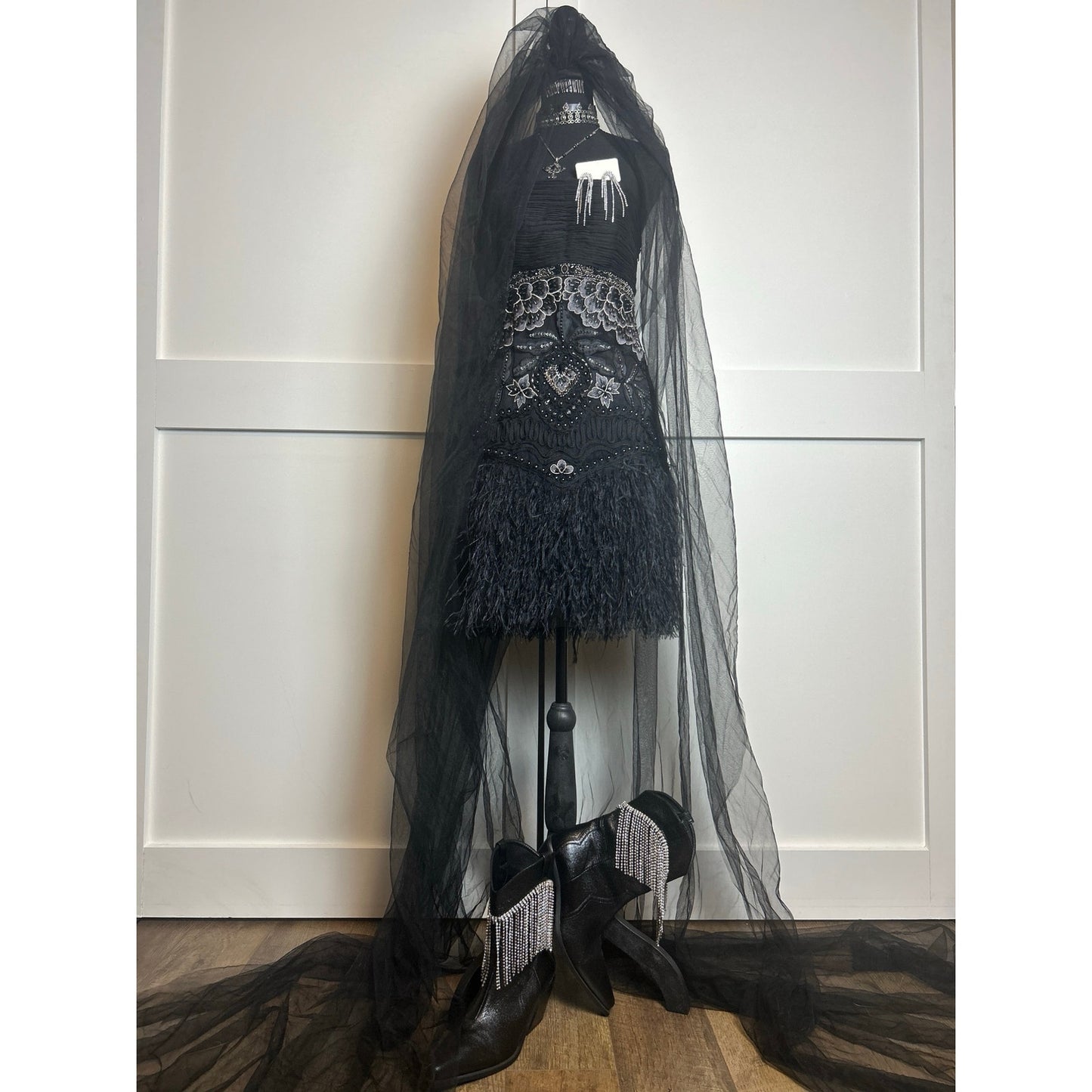 Sue Wong cocktail dress beaded silk ostrich, feather size medium