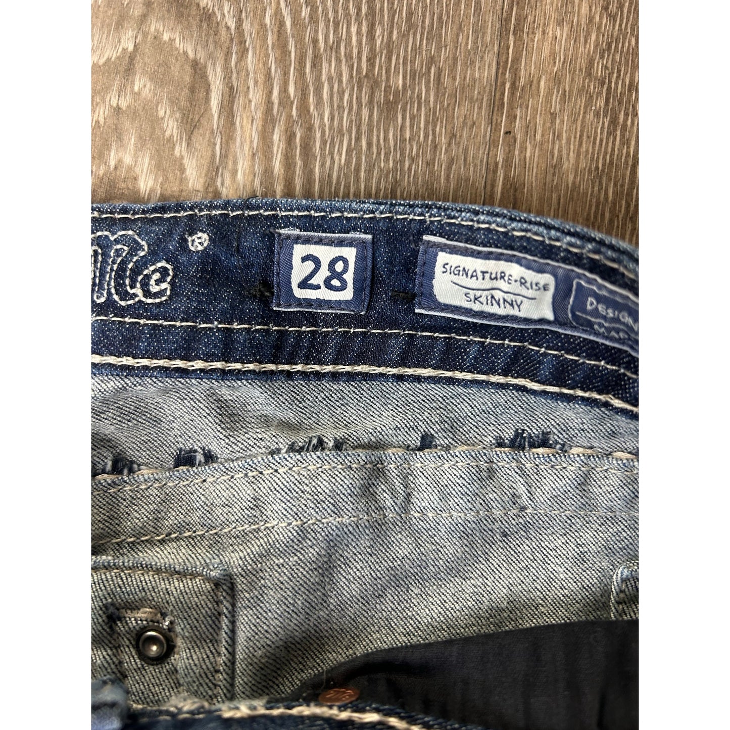 Jeans moulant Miss Me avec signe de la paix, taille 28