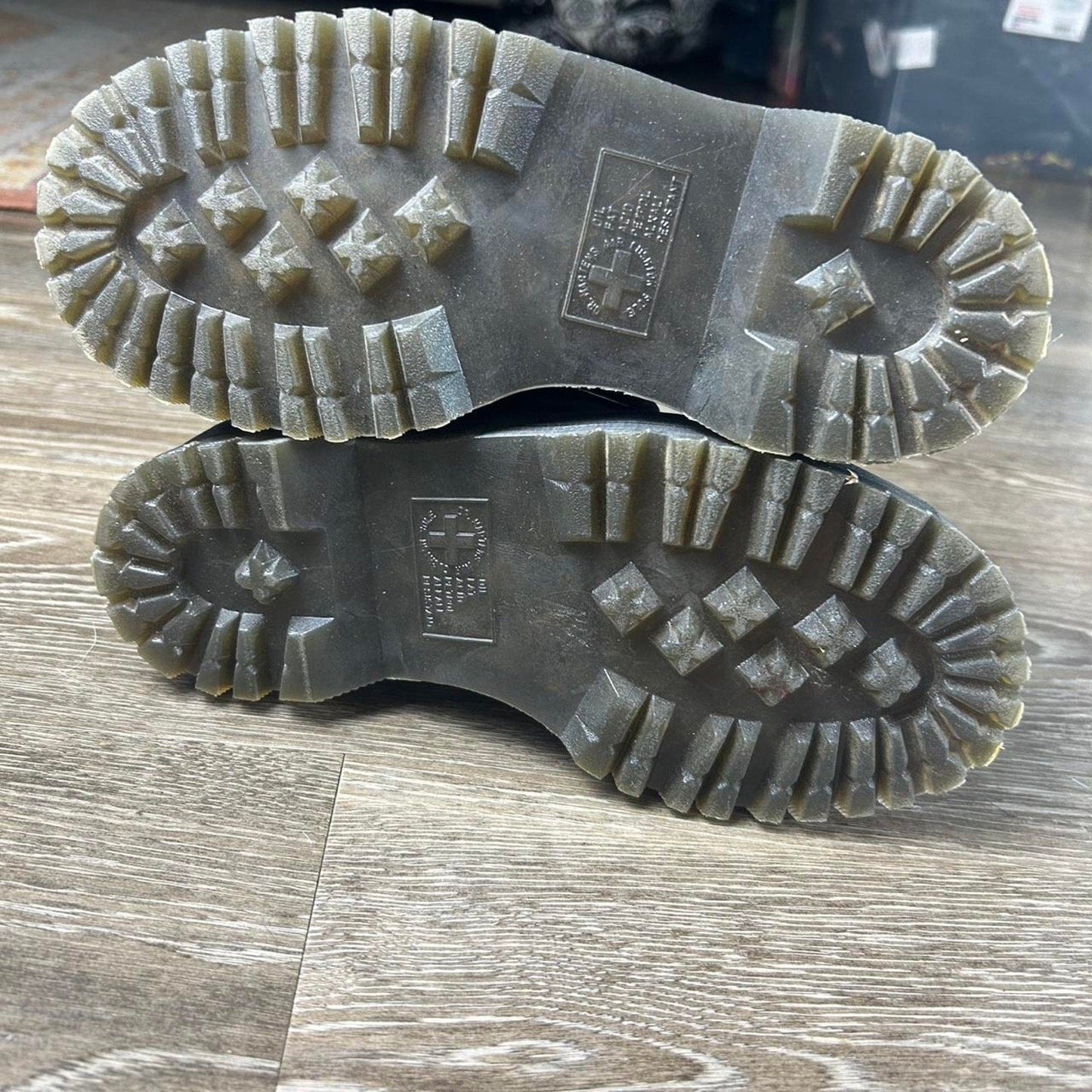 Doc Martens Devon Heart Platform Boots Size 5 - Pebbled Leather Buckle Boots