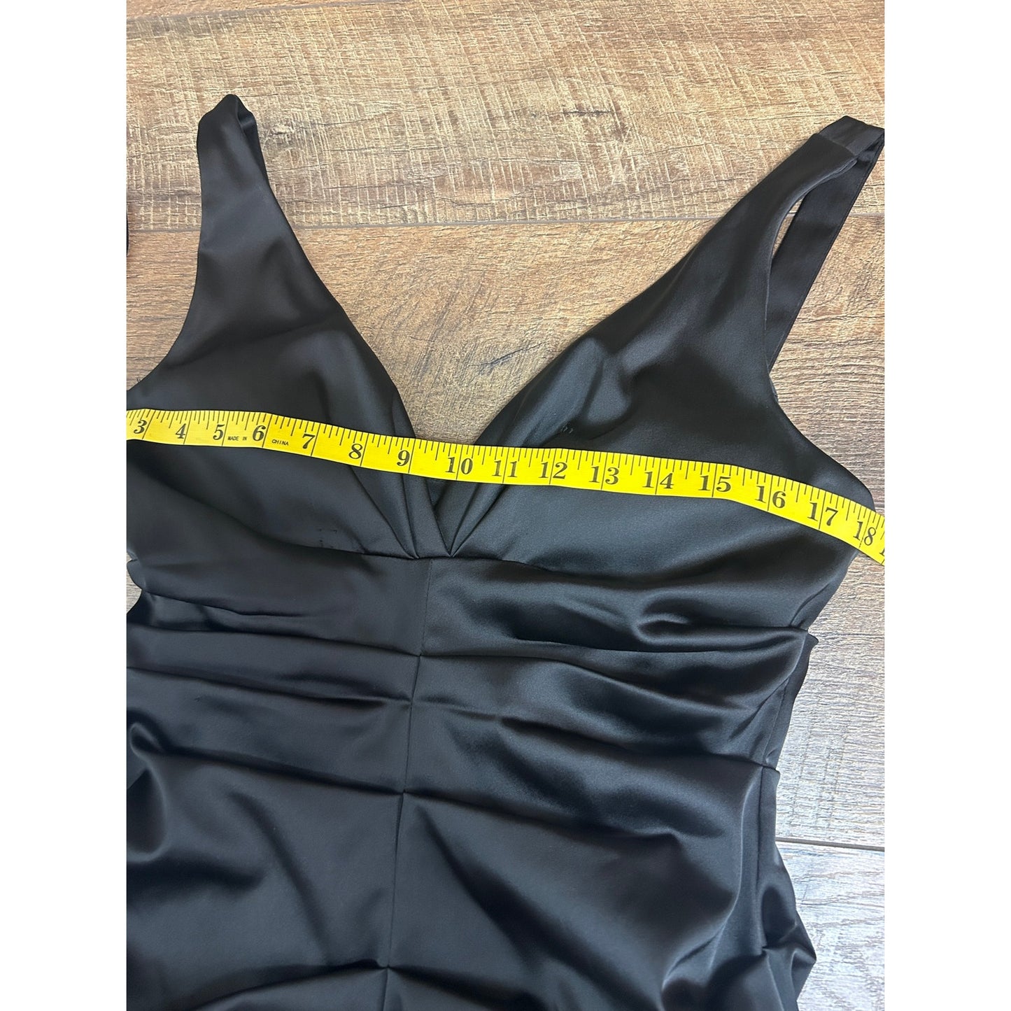 Y2K Abendmode Xscape by Joanna Chen Größe 10 Bodycon-Kleid mit Rüschen