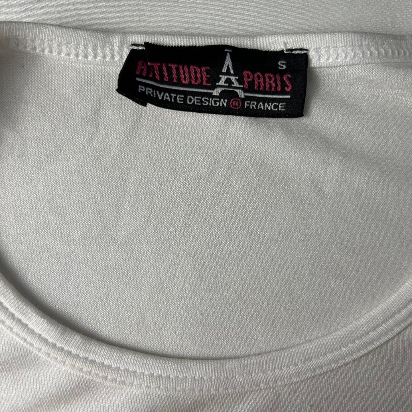 Attitude Paris White Graphic Tee Größe S McBling Y2K Baby Tee French Girl