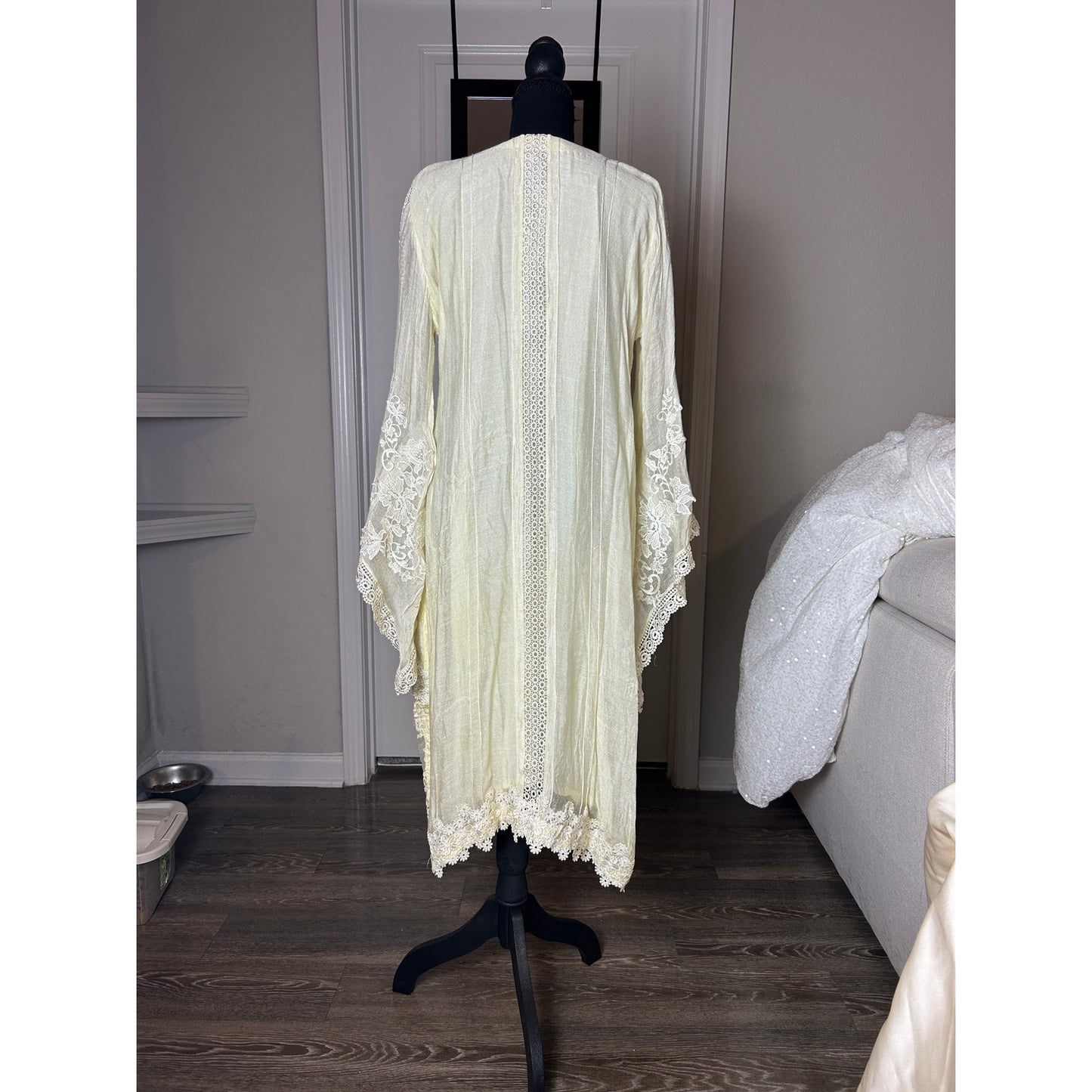 ✨ 1970s Angel Sleeve Boho Goddess Wedding Dress — Beading & Daisy Details