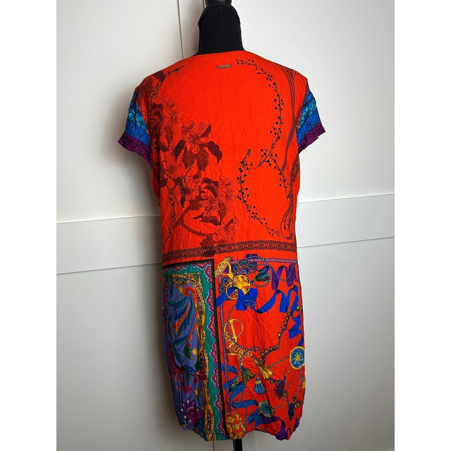 Robe Desigual Koda Taille 44 Imprimé Pégase Brodée Motifs Vifs Créateur Européen