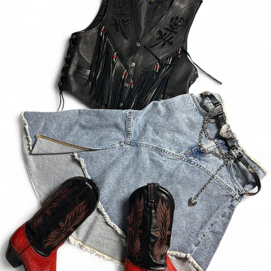 Gilet en cuir noir avec roses