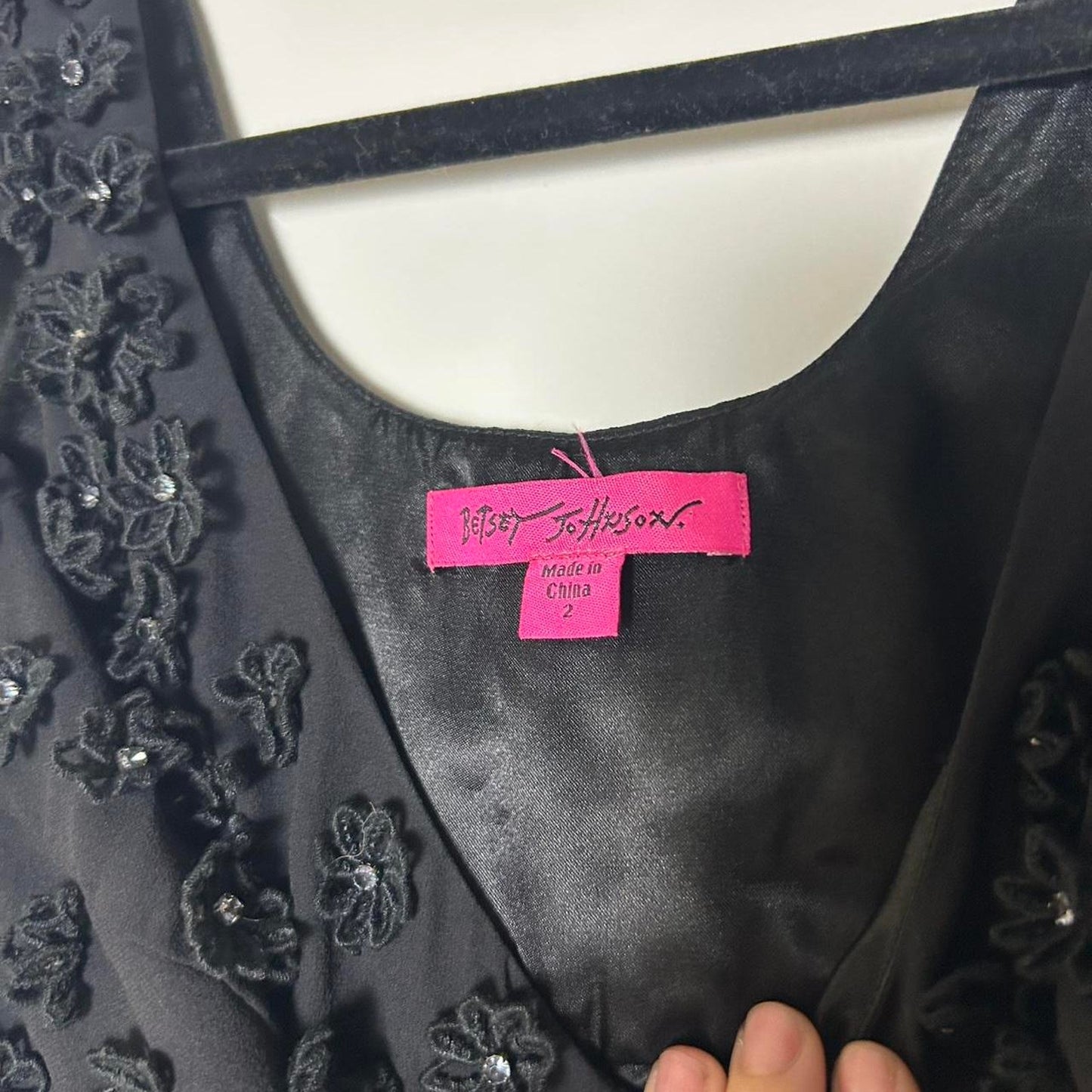 ✨ Robe longue babydoll Betsey Johnson en soie noire perlée et à sequins