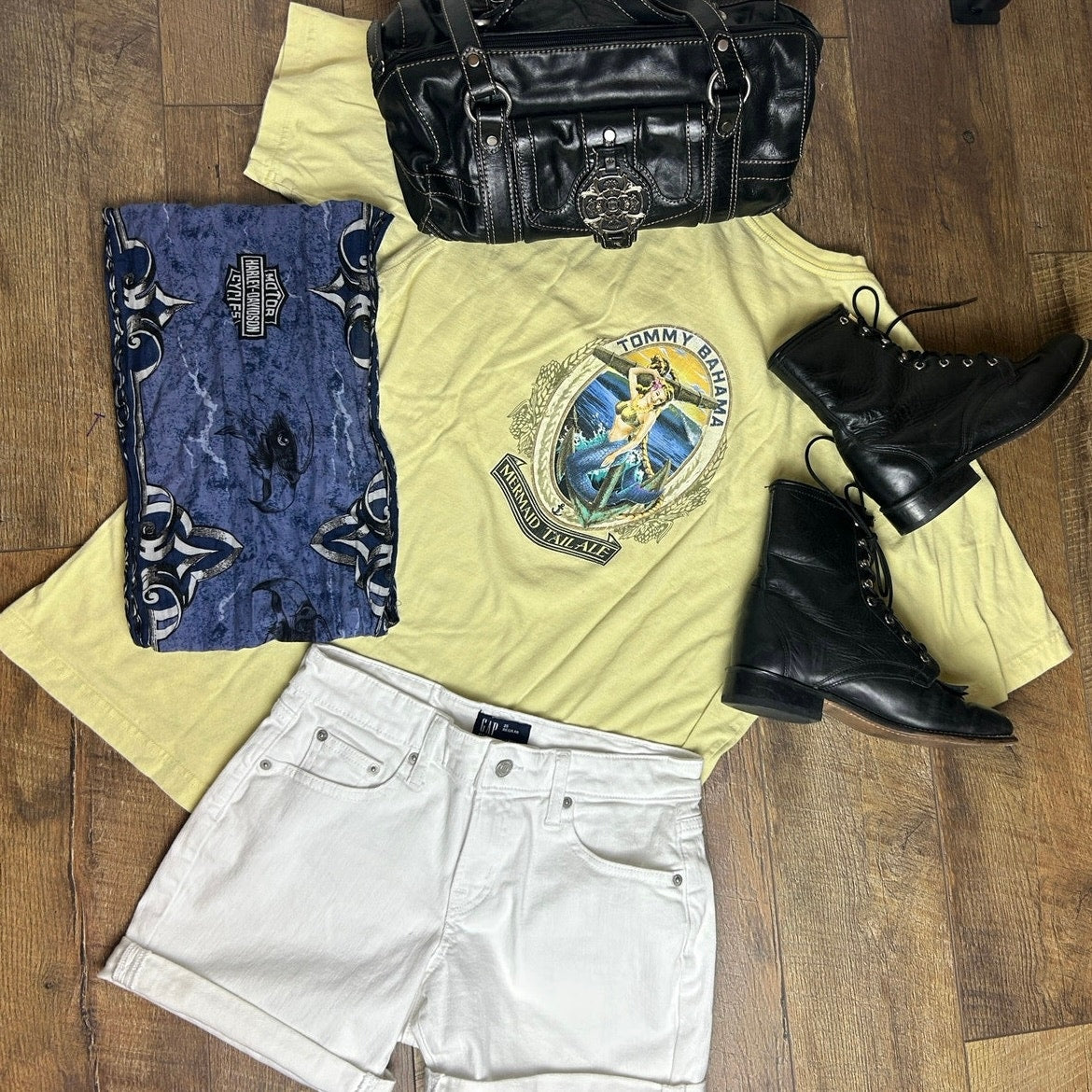 Tommy Bahama Mermaid Pinup Girl Tee – Tropical Graphic T-Shirt Resort