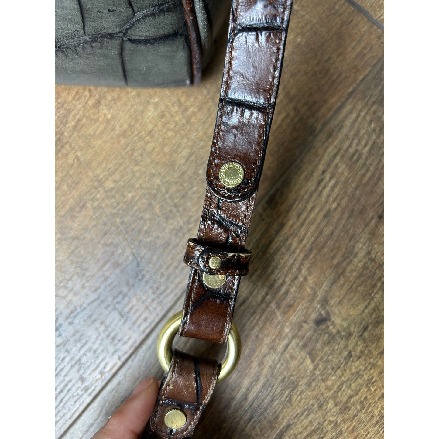 sac à main vintage Brahmin Nancy motif croco gris et marron, ferrures dorées
