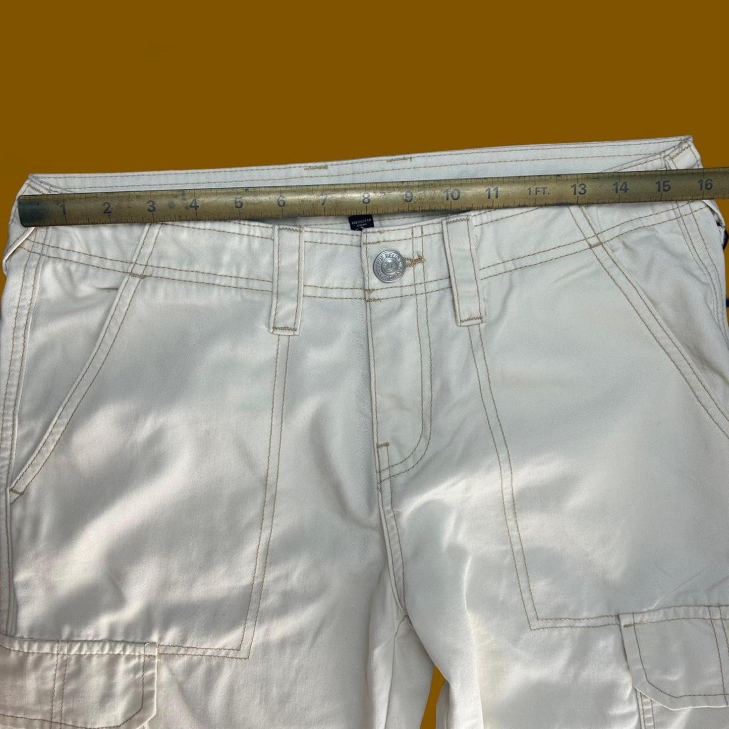 Pantalon cargo blanc avec étiquette