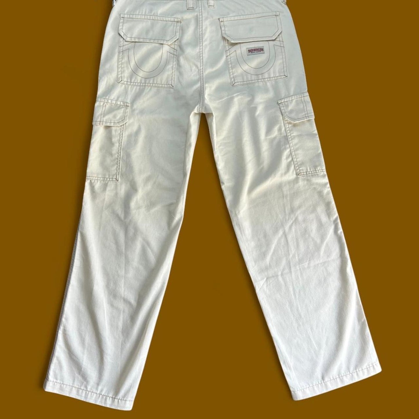 Pantalon cargo blanc avec étiquette