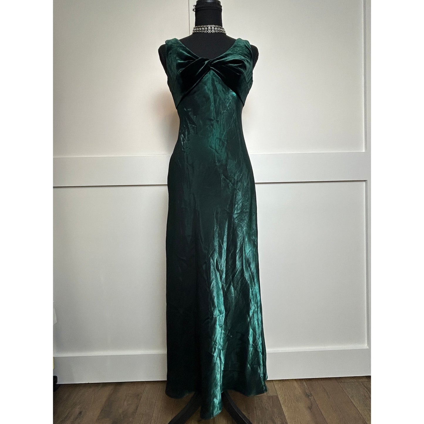 Robe de bal vintage Niki Livas en velours organza vert émeraude des années 1970, confectionnée par Union