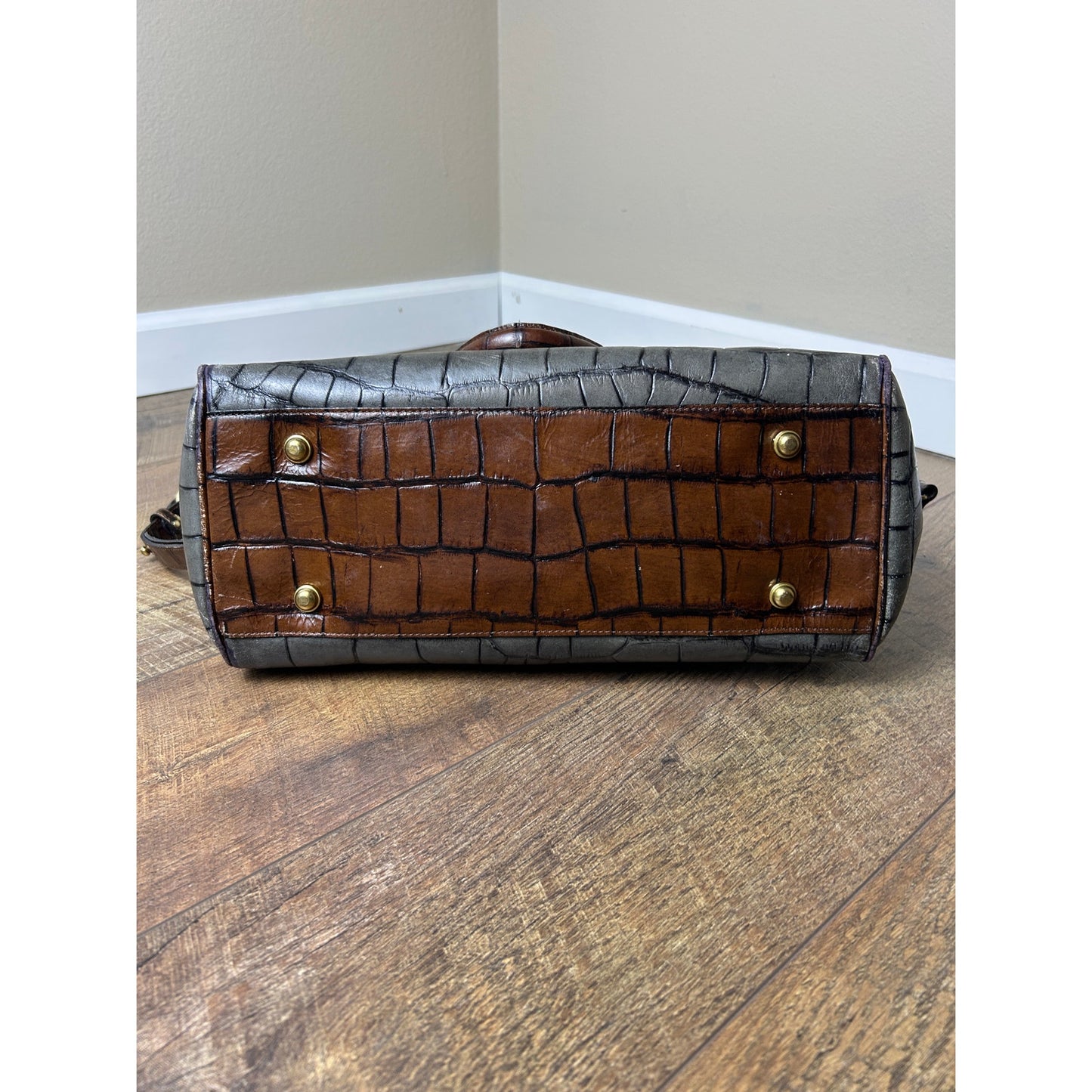 sac à main vintage Brahmin Nancy motif croco gris et marron, ferrures dorées