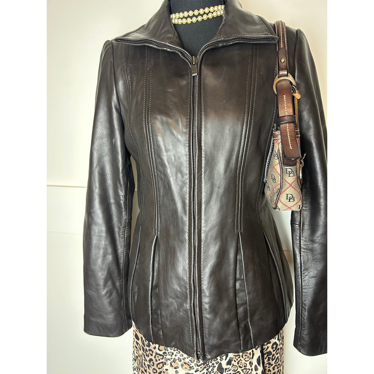 Y2K Indie Sleaze Jones New York Braune Lederjacke Plissiert Reißverschluss Grunge