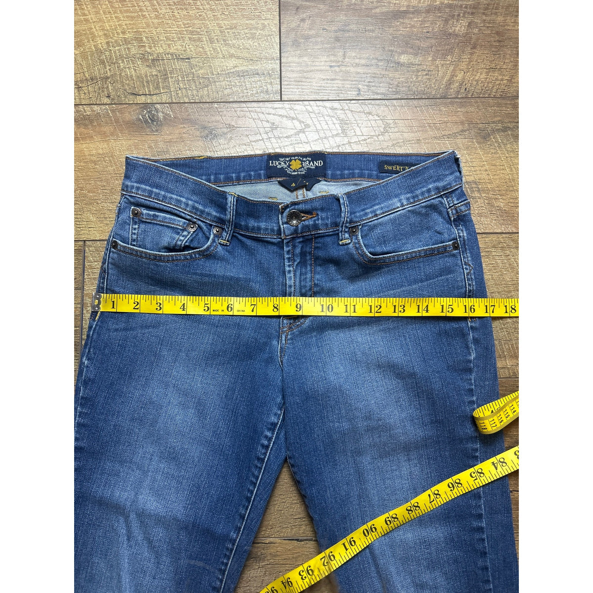 Y2K Lucky Brand Sweet N Crop Capri Jeans Leather Tag Back Flap Pockets 4/27