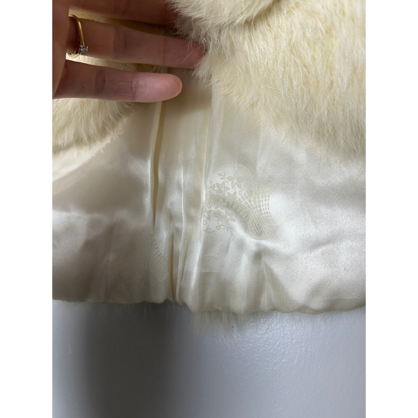 🖤 Vintage Rabbit Fur Stole — Luxe Soft Layering Accessory