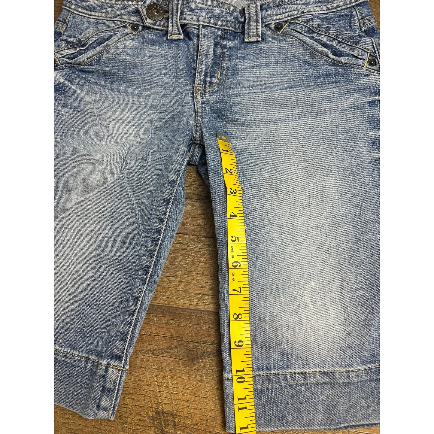 Y2K Guess Low-Rise-Bermuda-Shorts in heller Waschung
