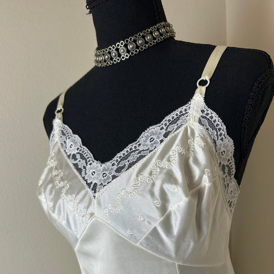 vintage Sears white lace slip dress embroidered coquette cottagecore lingerie midi s/m fairycore