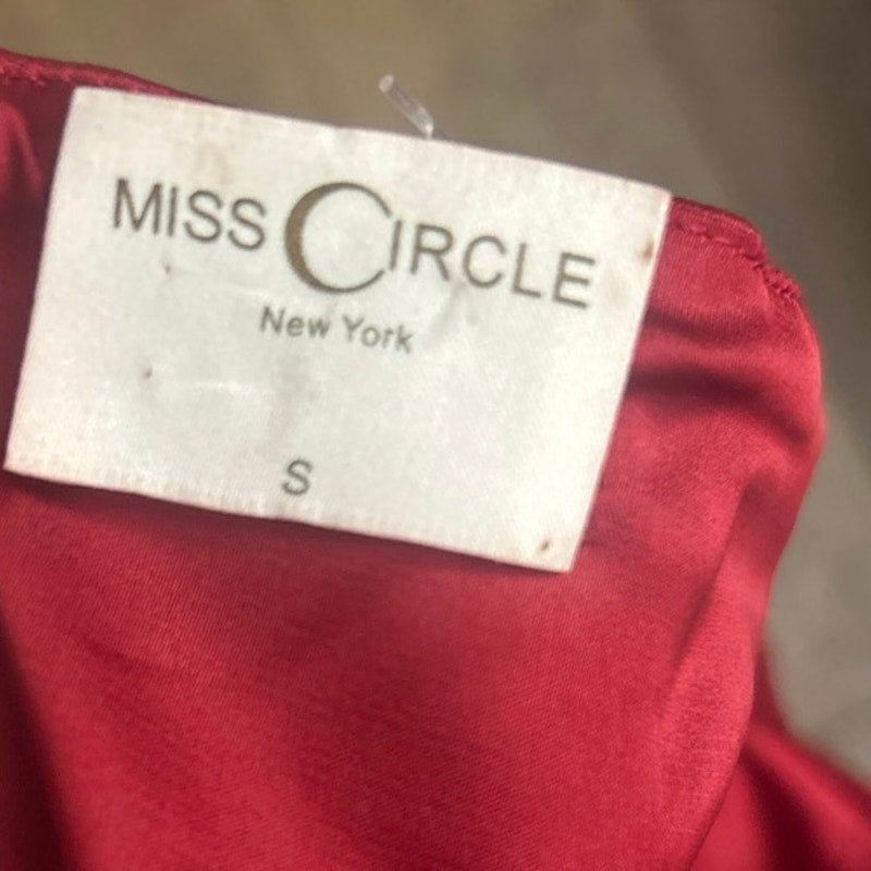 Miss circle red formal dress knee length sweetheart neckline crisscross mesh detail size small