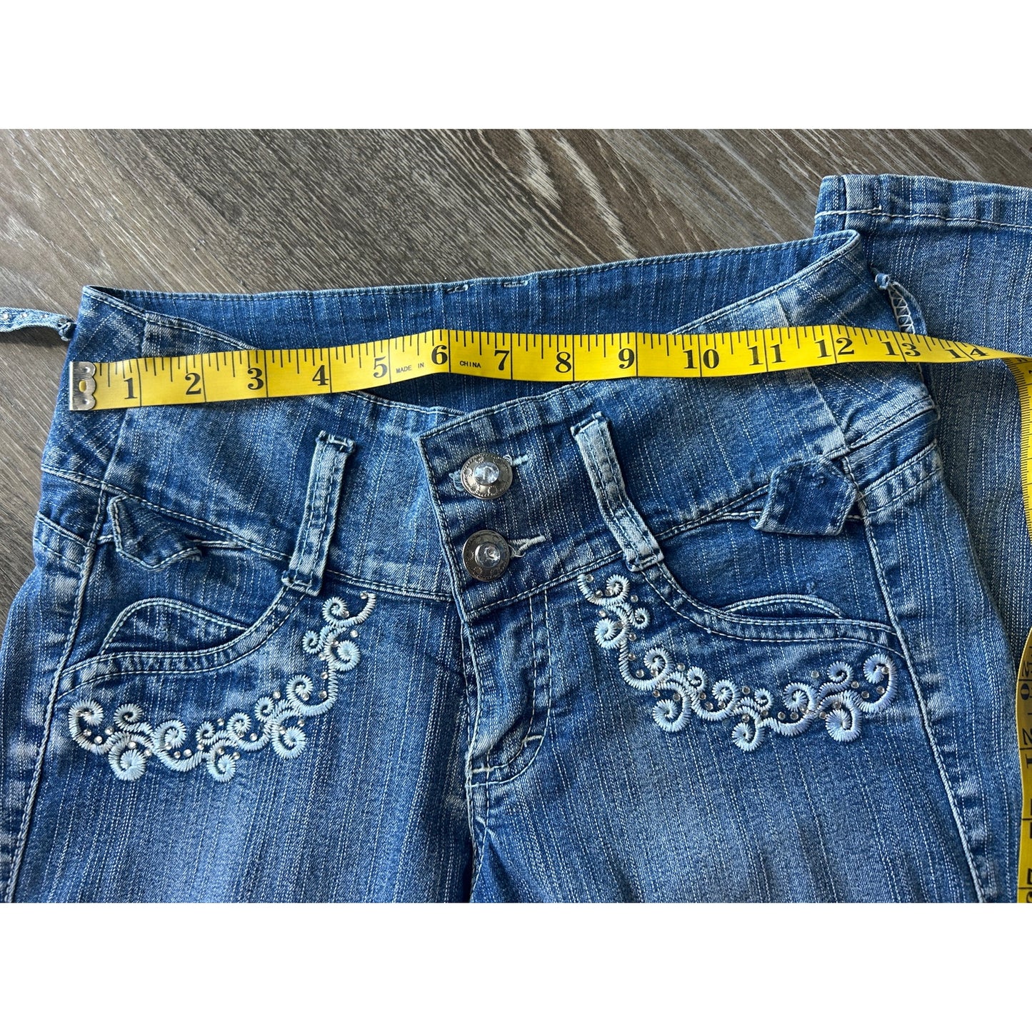 Y2K Low-Rise Bestickte brasilianische Bareback Flare Jeans 26/32