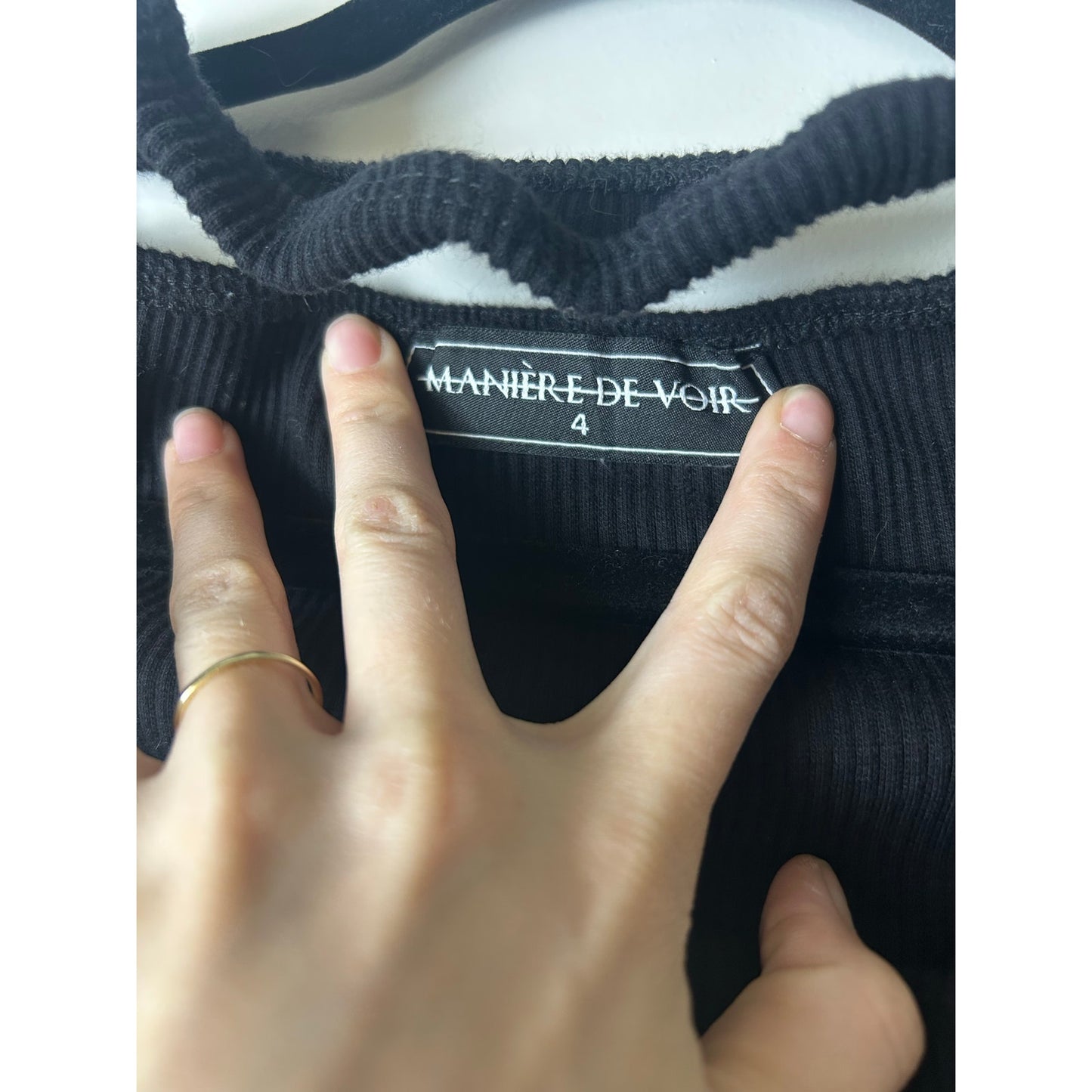 Maniere De Voir Cutout-Pullover mit Schnallendetail an den Ärmeln Euro Art Girl Grunge Strick