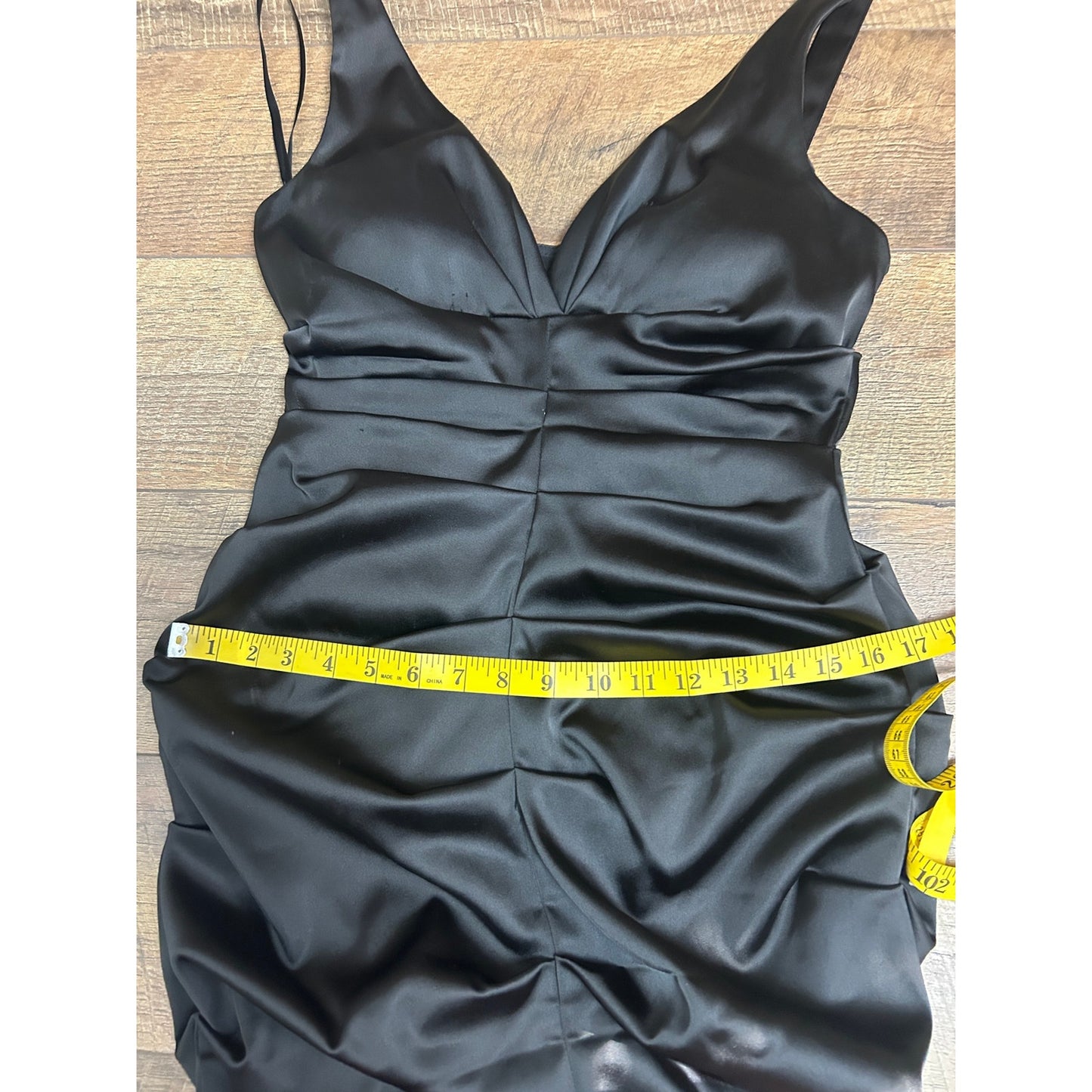 Y2K Abendmode Xscape by Joanna Chen Größe 10 Bodycon-Kleid mit Rüschen