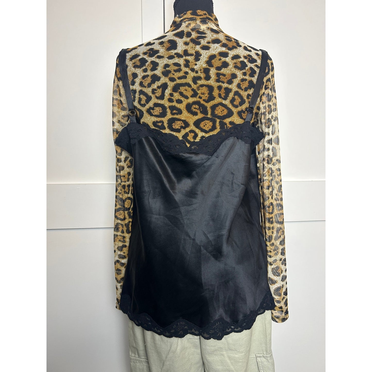 Y2K 2005 Old Navy 100% Silk Cami Top – Model Off Duty It Girl Minimal Slip Tank
