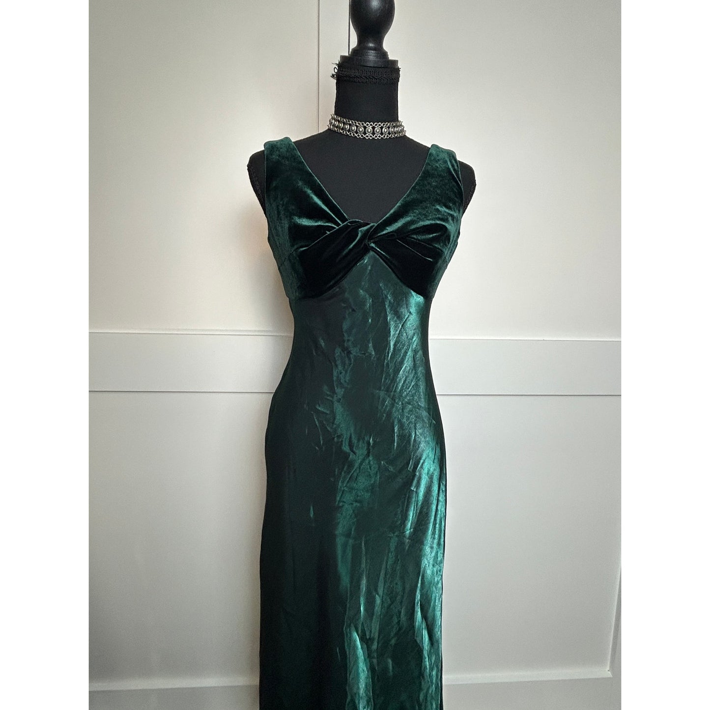 Robe de bal vintage Niki Livas en velours organza vert émeraude des années 1970, confectionnée par Union