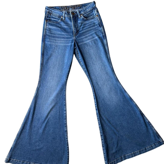 Vintage wrangler size 28x32 midrise flared jeans