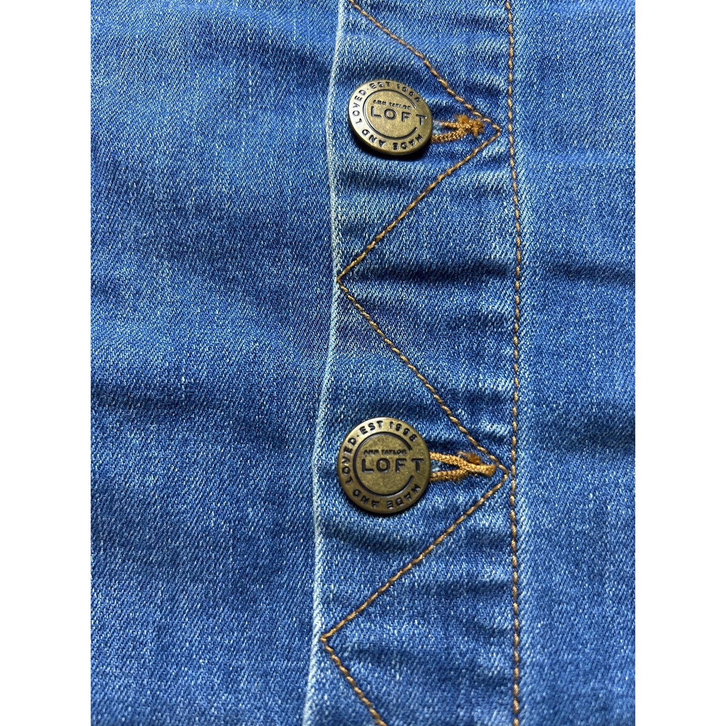 Jupe en jean Ann Taylor LOFT, taille 8, boutonnée sur le devant, décontractée et tendance