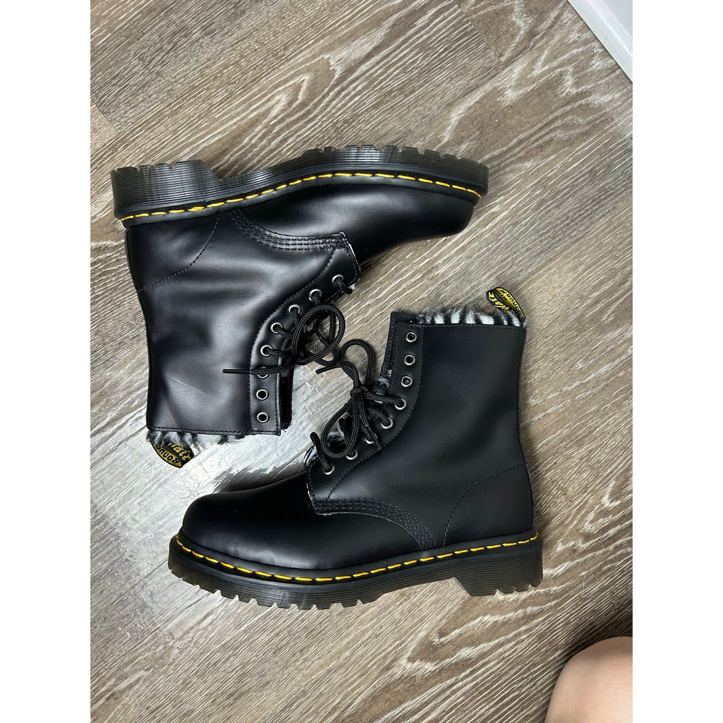 Bottes de combat Dr Martens 1460 Serena doublées de fausse fourrure à imprimé animal