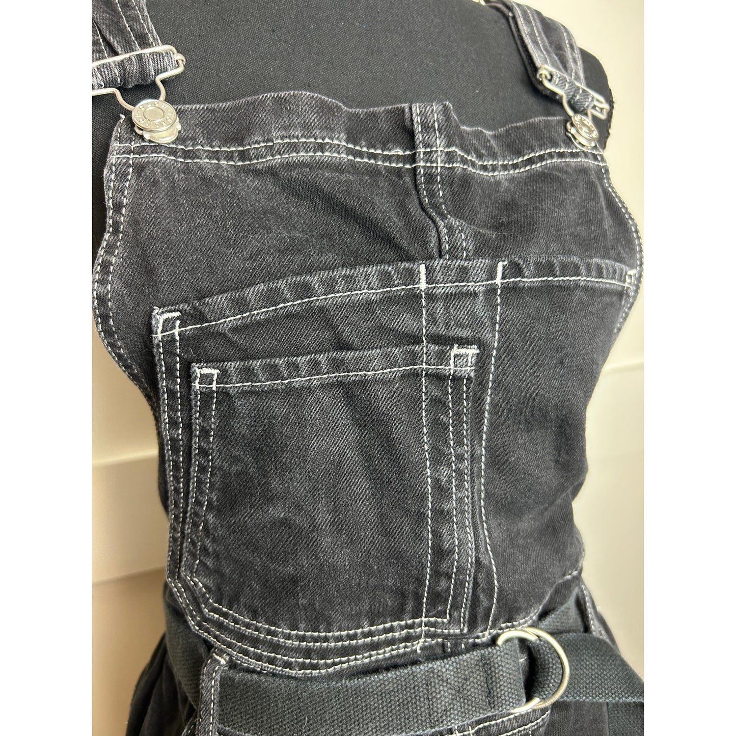 Topshop Schwarze kurze Latzhose Größe 38 Workwear Jumpsuit Carpenter-Stil